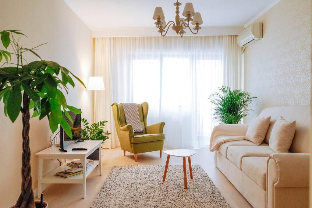 Elegant Vibes Apartment Next To Obor Market Bucharest Exterior photo